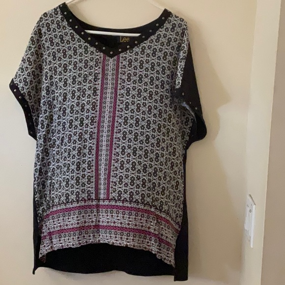 Gorgeous top! - Picture 1 of 4